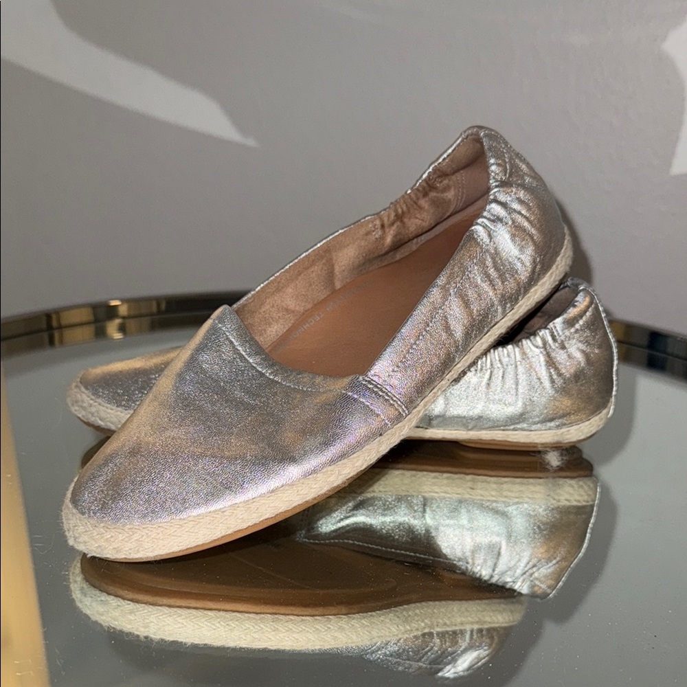 Fitflop Silver Loafers with Moccasin Toe and Cushioned Insole